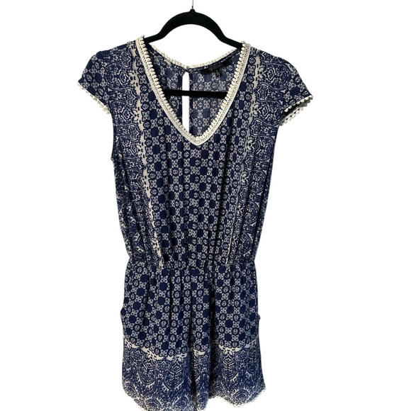 19 Cooper Pants - 19 Cooper Blue and White Patterned beach style.